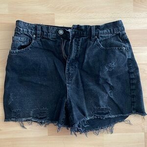 🖤 Black high rise, ripped “mom” shorts